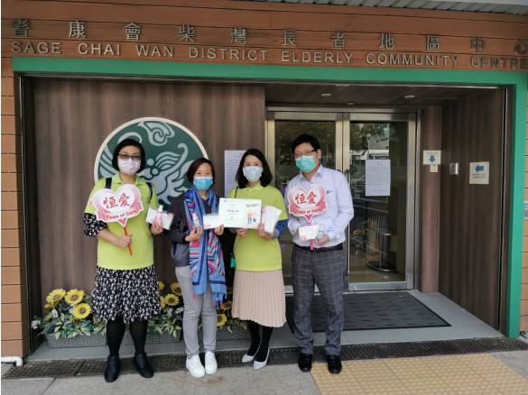 派發口罩、消毒搓手液