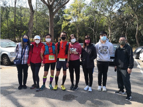 黃港送先生及楊家輝先生及同事