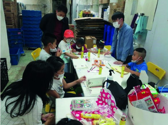 小朋友填色绘画活动